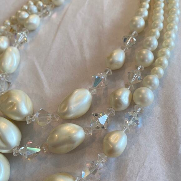 Vintage White Multi Strand Choker Necklace pearl finish beads & faceted crystals - Picture 5 of 8